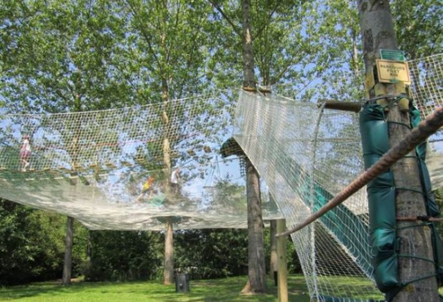  circuito de aventuras seguro en los árboles para niños 